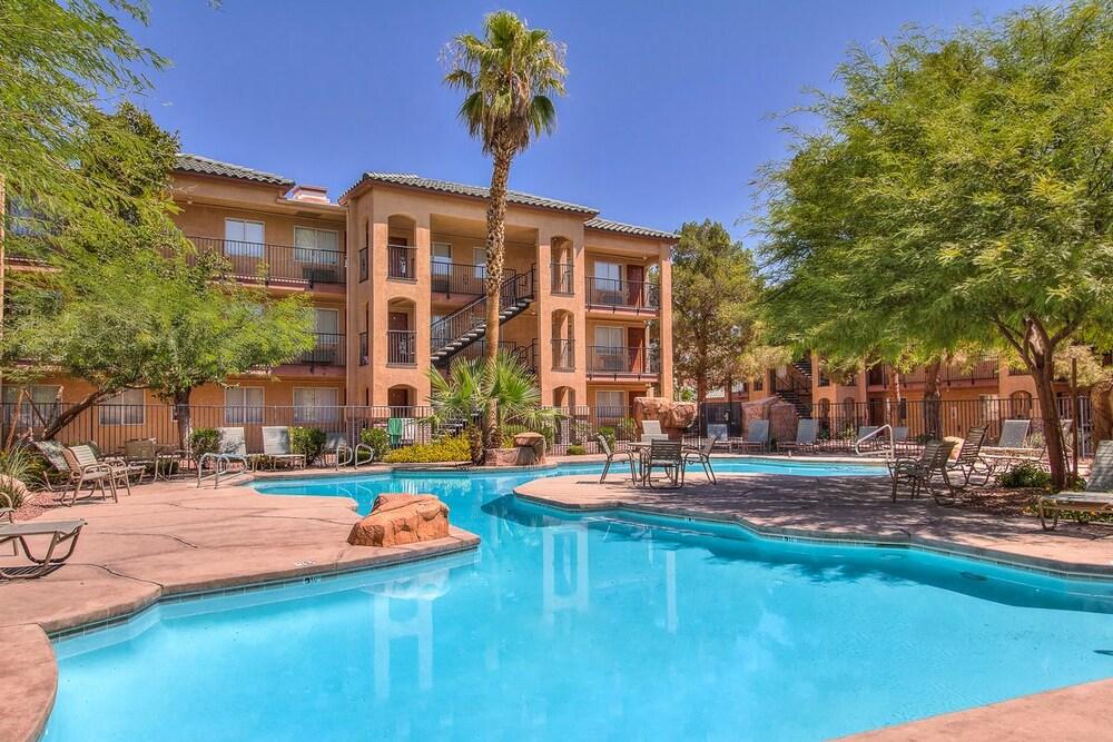Emerald Suites Convention Center