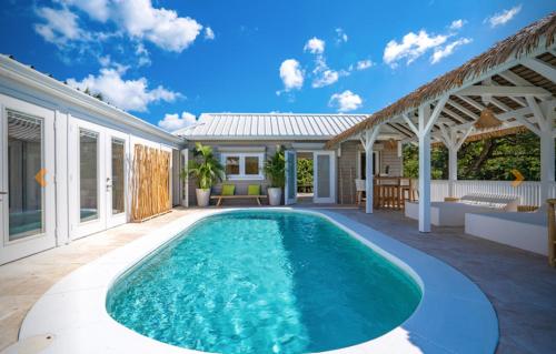 Elegant villa in Terres Basses with private pool — 4-Star Luxury Hotel in Marigot, Saint Martin