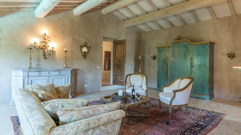 Col Di Casale 8 In Montone — 4-Star Luxury Hotel in Pietralunga, Italy