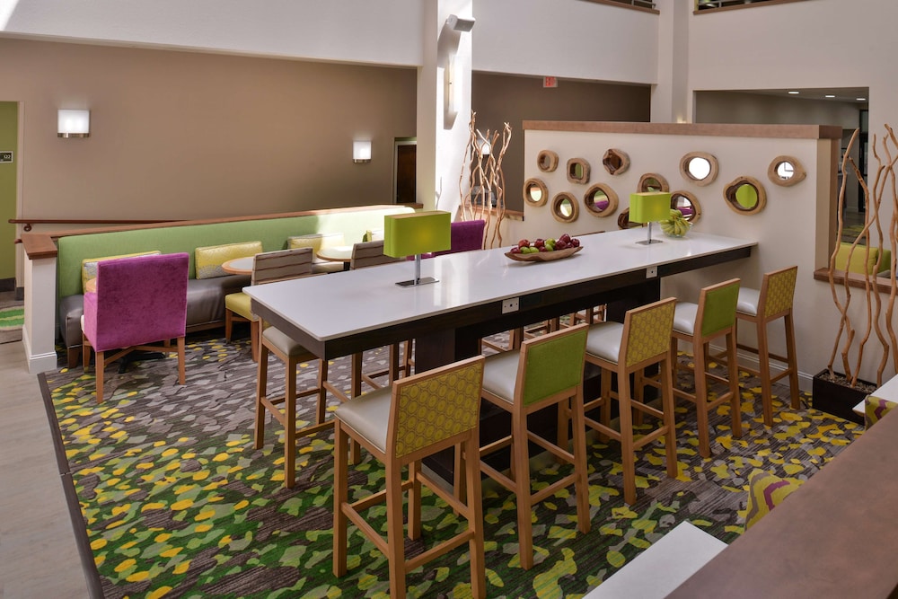 Hampton Inn Cartersville - photo 27