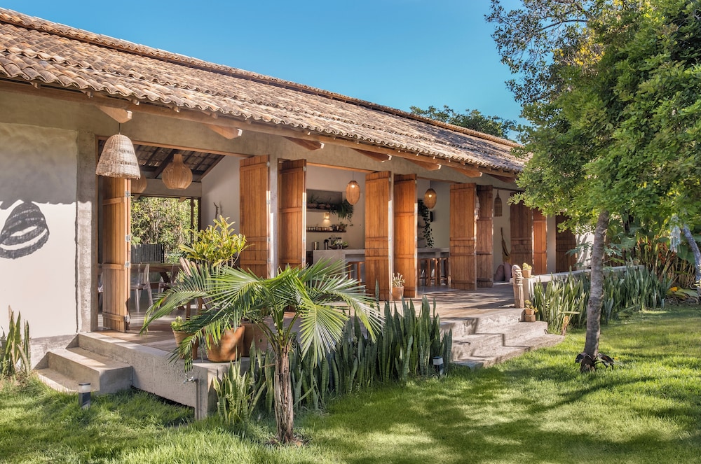 Casa Canoa Praia de Algodoes — 4-Star Luxury Hotel in Marau, Brasil