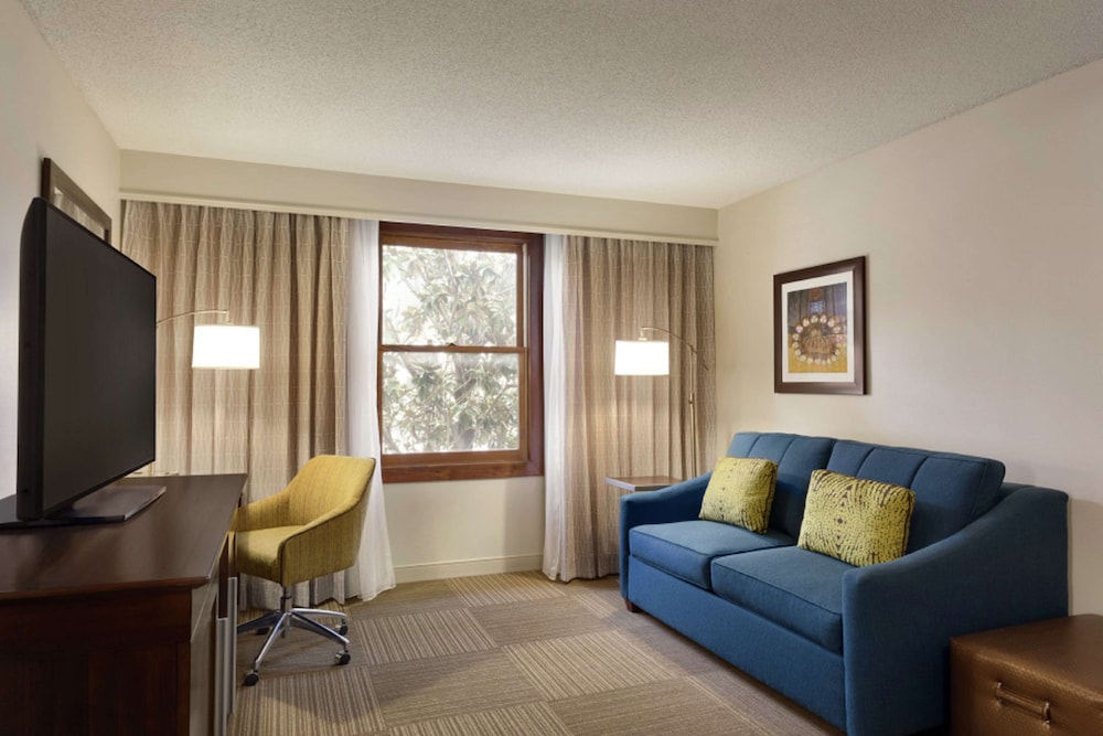 Hampton Inn & Suites Springdale - photo 14