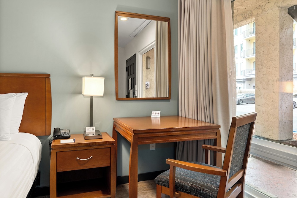 Vagabond Inn Glendale - photo 16
