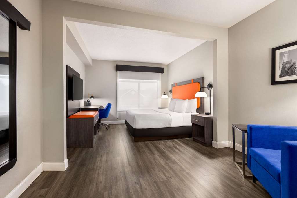 La Quinta Inn & Suites by Wyndham Mt. Laurel Philadelphia - photo 33