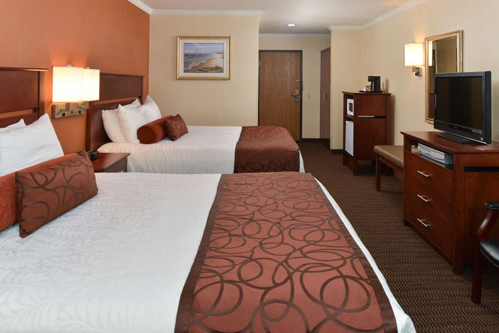 Best Western Plus Landmark Inn - photo 19