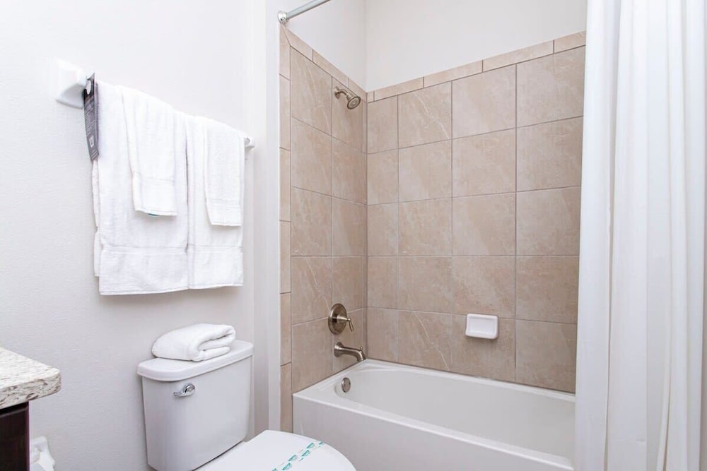 Luxurious 5Bd Single Family w Pool&Jacuzzi @Encore Resort 7432 - photo 31