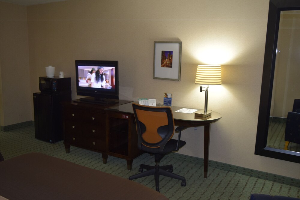 Landmark Inn Hartsville - photo 8