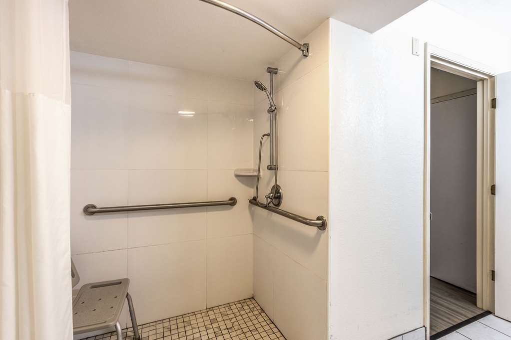 Econo Lodge Thomasville - photo 9