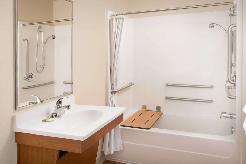 WoodSpring Suites Cincinnati Fairfield - photo 14