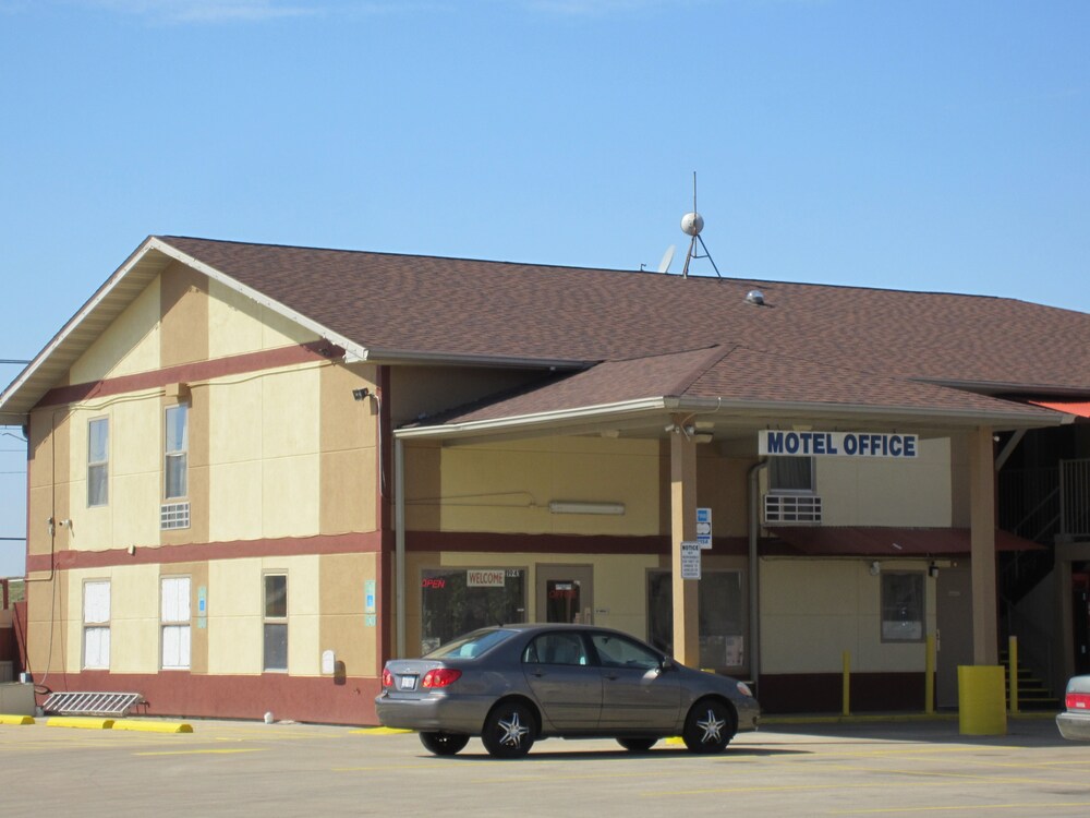 First Western Inn - photo 42