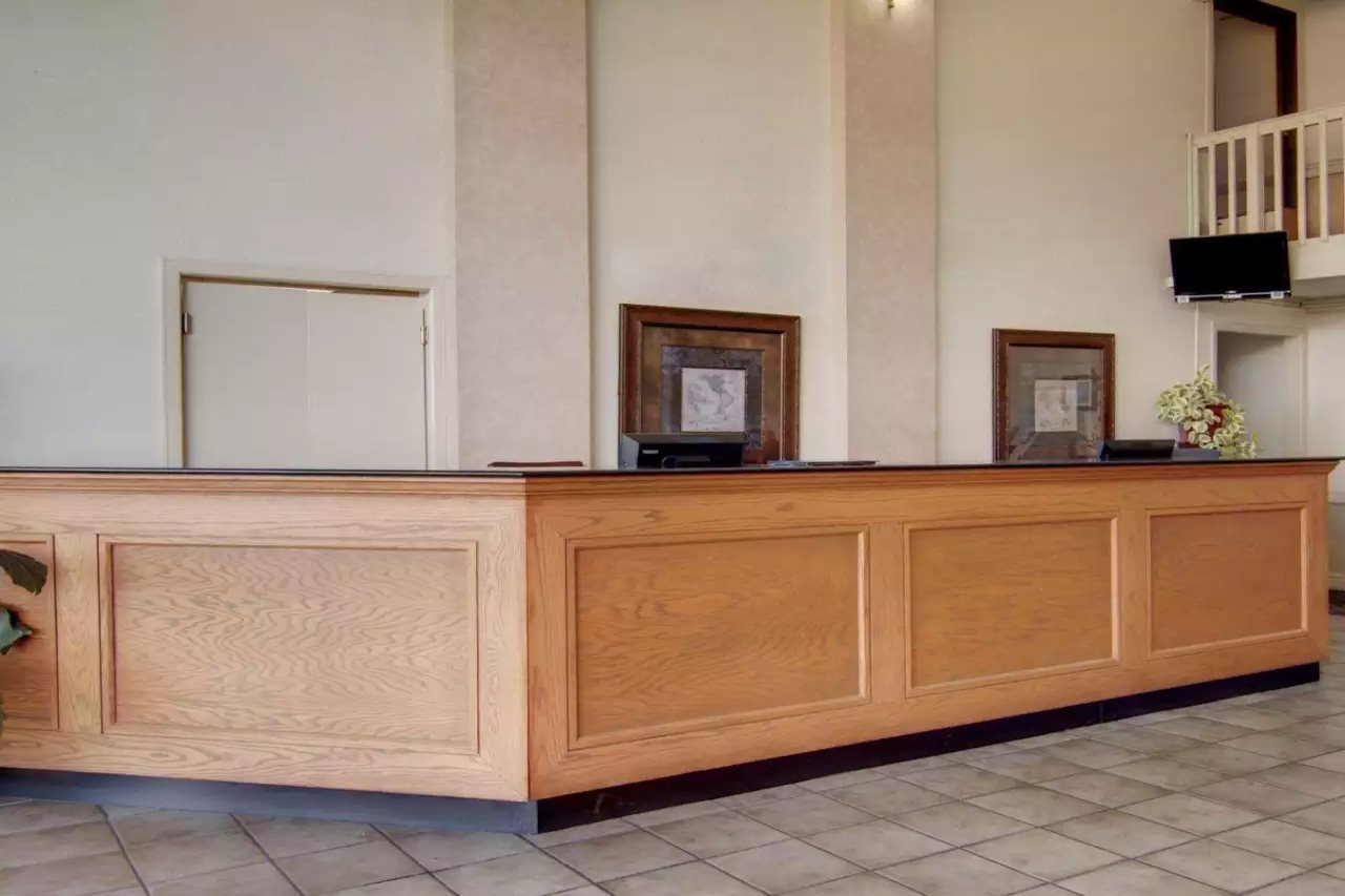 Econo Lodge & Conference Center - photo 7