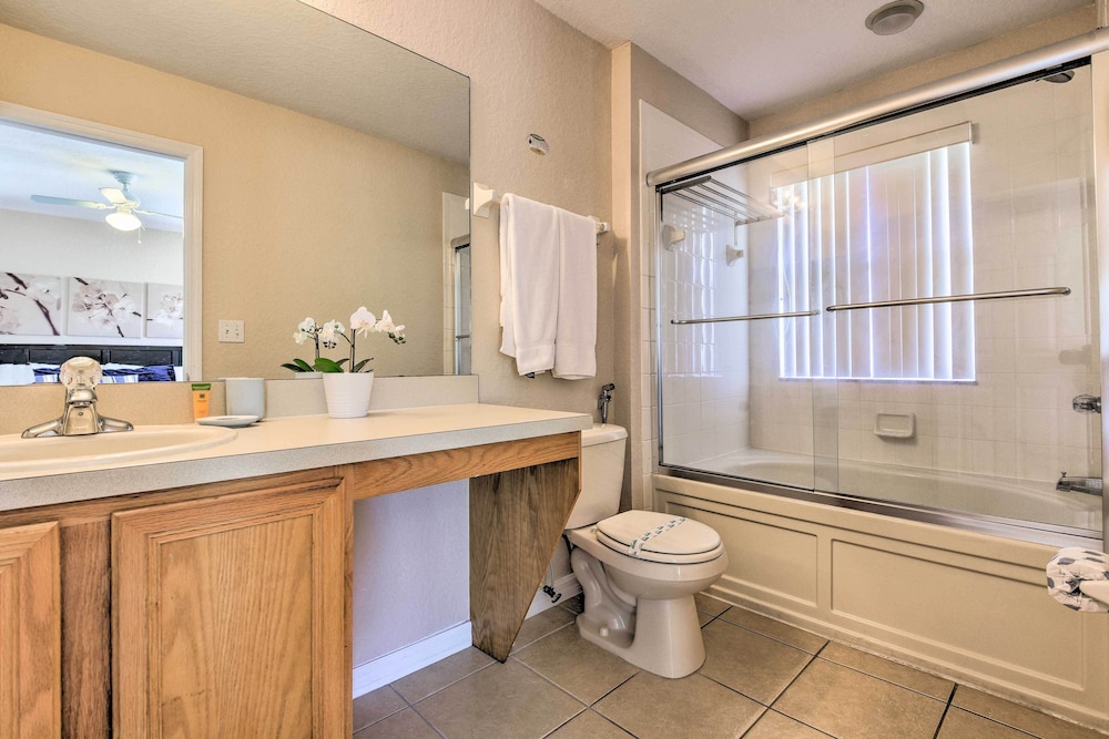 Cozy Resort Townhome w Gas Grill 3 Mi to Disney - photo 21