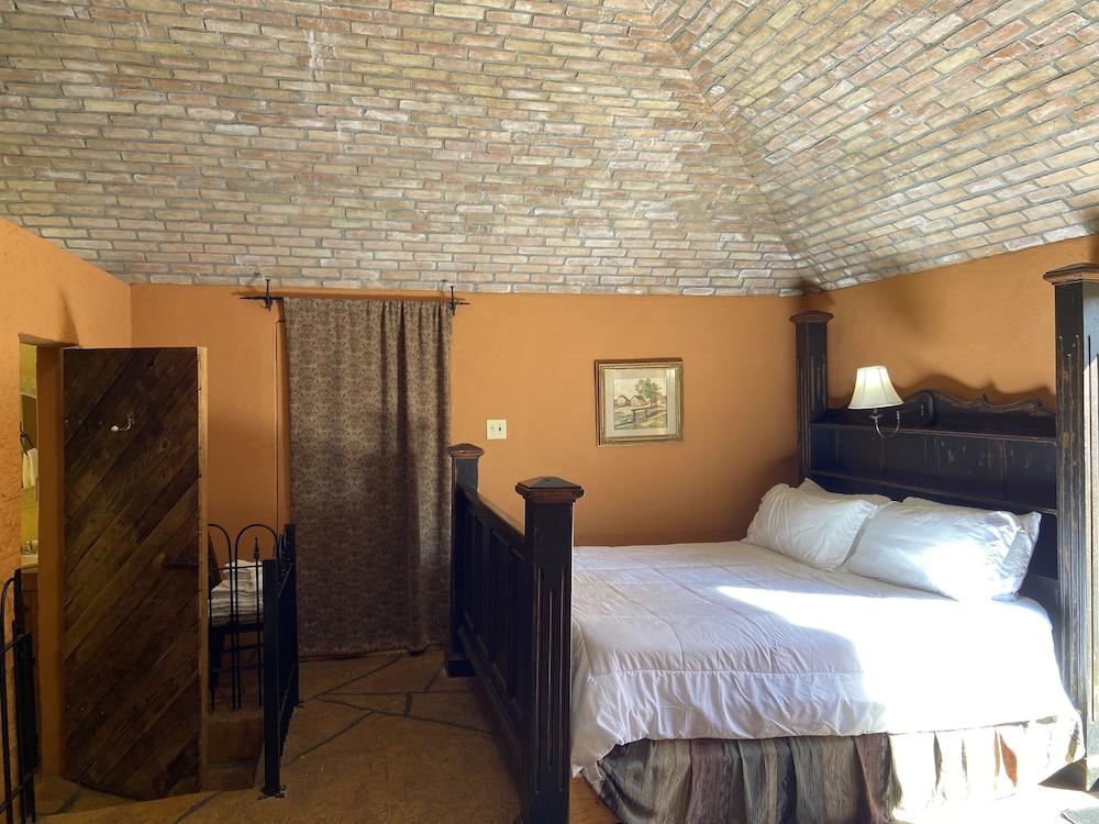 Trois Estate at Enchanted Rock - photo 3