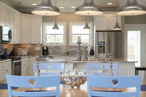 Porpoise Driven Life by Oak Island Accommodations - photo 19