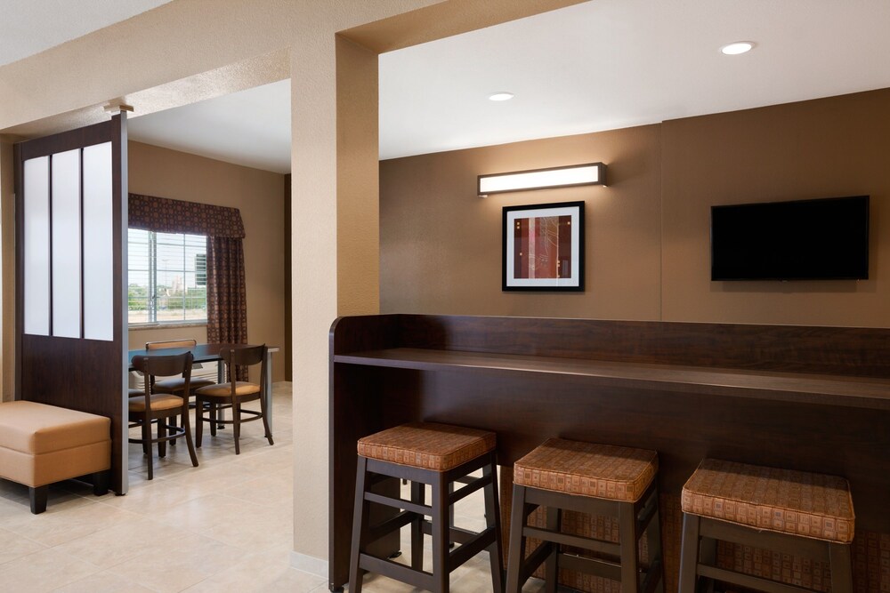 Microtel Inn & Suites by Wyndham Kenedy Karnes City - photo 5