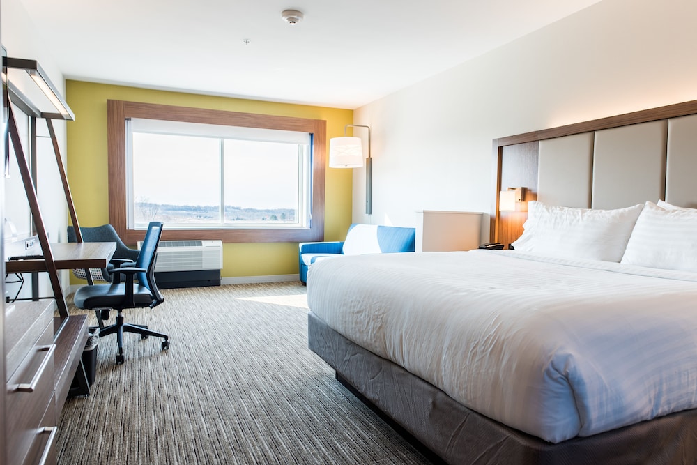 Holiday Inn Express & Suites Madison by IHG - photo 9