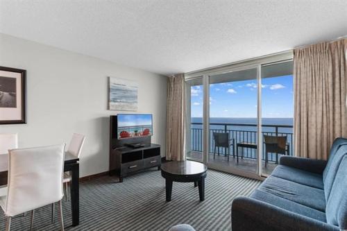Experience the ultimate beachfront lifestyle at Oceans One 1 Bdr with three queen beds — 4-Star Luxury Hotel in Myrtle Beach, United States
