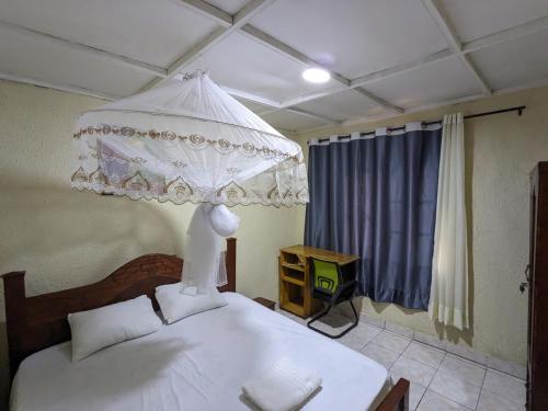Room in Art studio — Kigali — photo 3