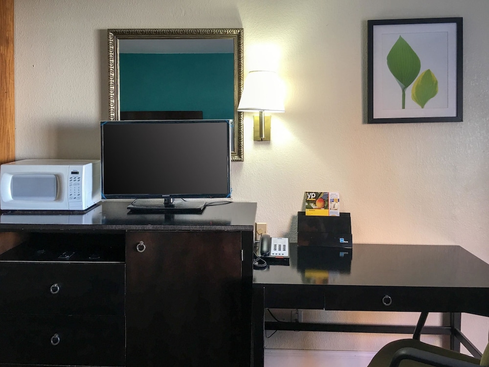 Days Inn by Wyndham Thomson - photo 15