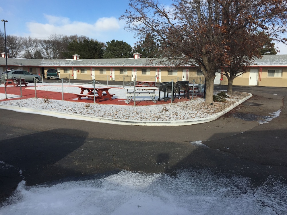 Budget Inn and Suites Colby - photo 45