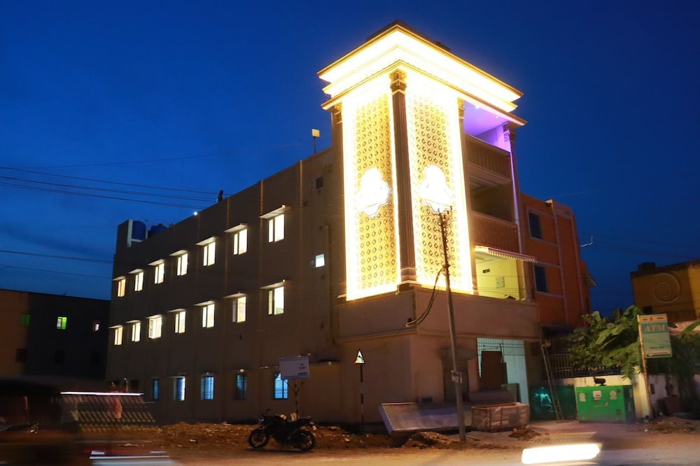 Ev Royal Inn — hotel in Ambur