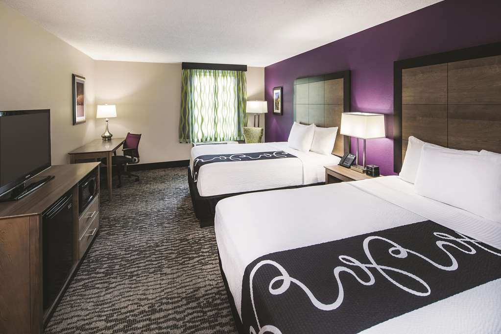 La Quinta Inn & Suites by Wyndham Milledgeville - photo 23