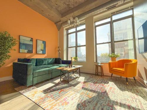 Chicago 2BR City Retreat with Optional Parking and Gym Access Near McCormick Place and Soldier Field — 4-Star Luxury Hotel in Chicago, United States