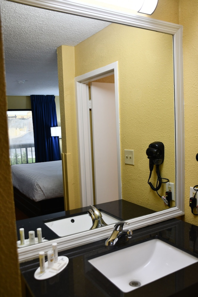 Baymont by Wyndham Macon I 75 - photo 14