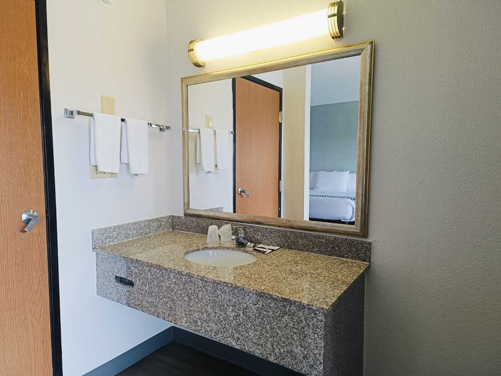 Lawton Hotel - photo 21