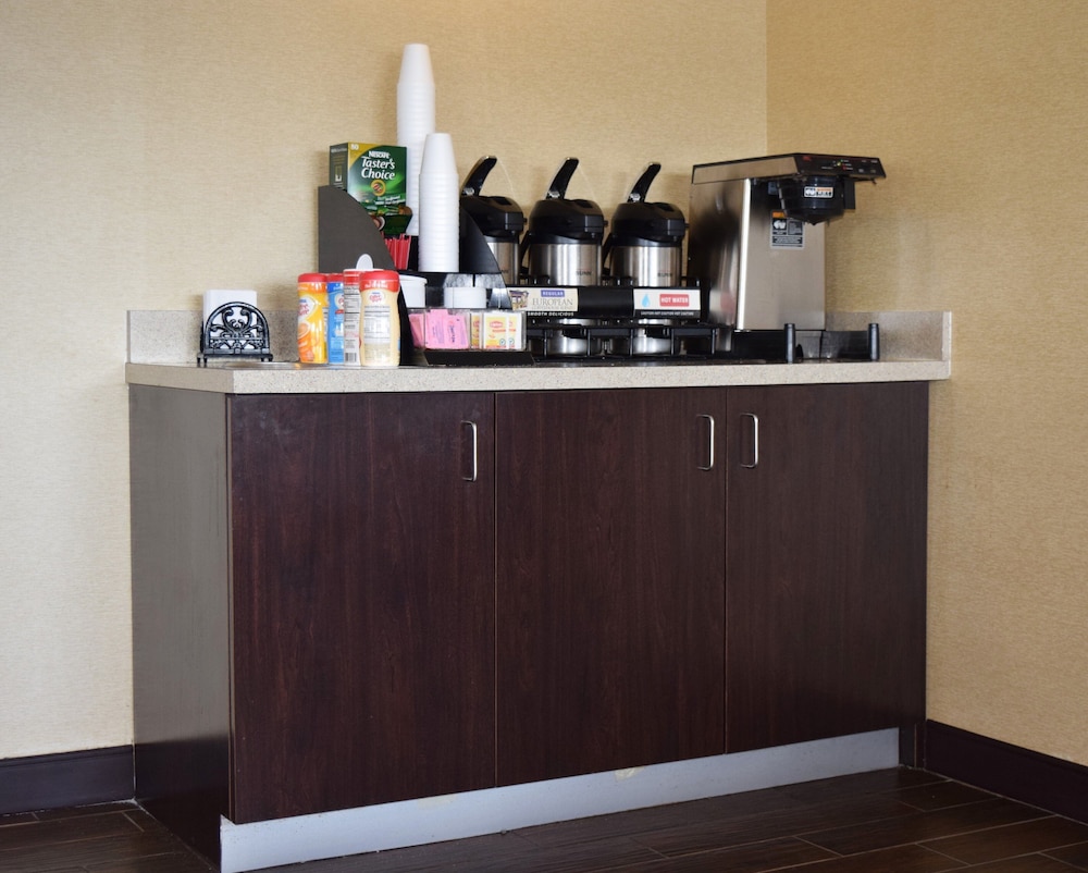 Red Roof Inn Syracuse - photo 23