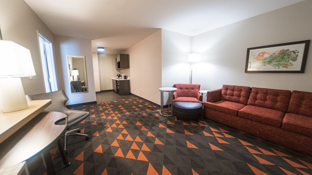 Holiday Inn and Suites Philadelphia W Drexel Hill - photo 26