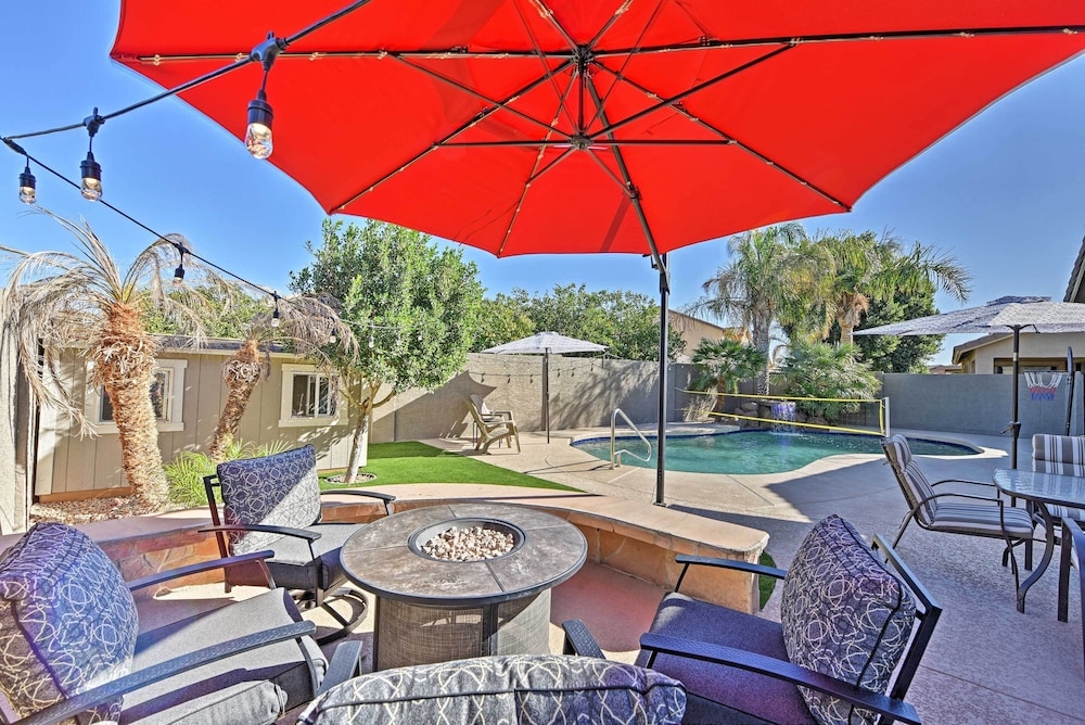 Heated Pool Fire Pit and Game Room Surprise Home — 4-Star Luxury Hotel in Surprise, United States