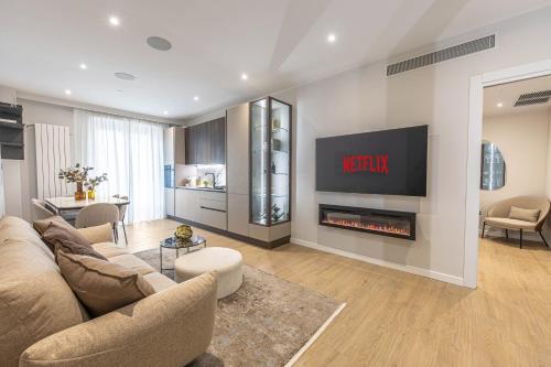 Luxury 2 Bedroom Apartment in Central Milan — 4-Star Luxury Hotel in Milan, Italy