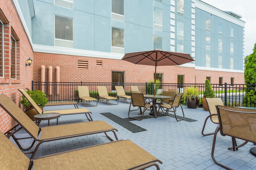 Hampton Inn & Suites Salisbury Fruitland - photo 40