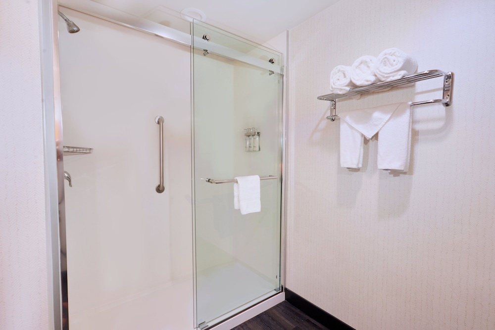 Holiday Inn & Suites Oakland Airport by IHG - photo 32