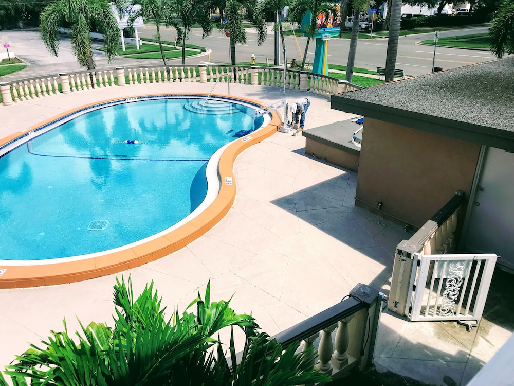 Tropical Inn & Suites - photo 42