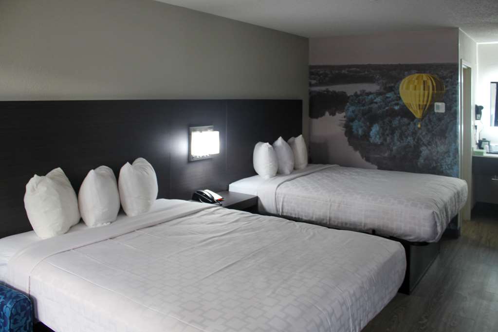 Clarion Pointe Statesville - photo 7