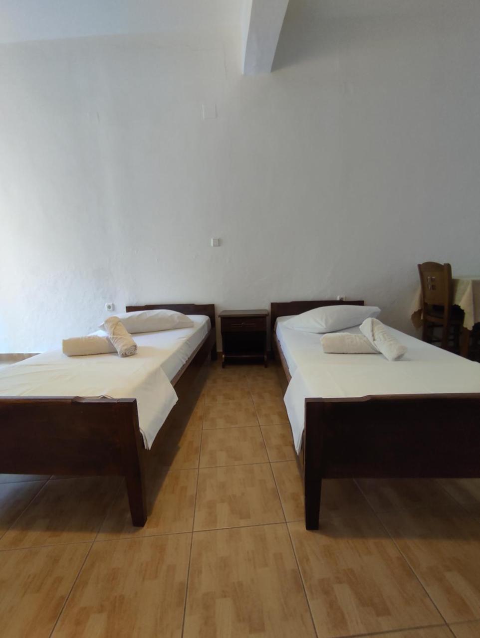 Chrysa S Studios in Loutra Aidhipsou, Greece