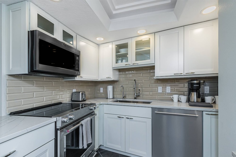 Crystal Sands Beach Elegance - carbon neutral hotel in Siesta Key