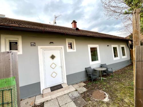 Häuschen für Monteure Autobahn in Bruck An Der Mur, Austria