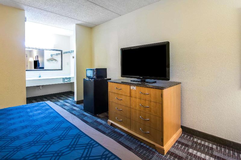 SureStay by Best Western Jacksonville Airport - photo 21
