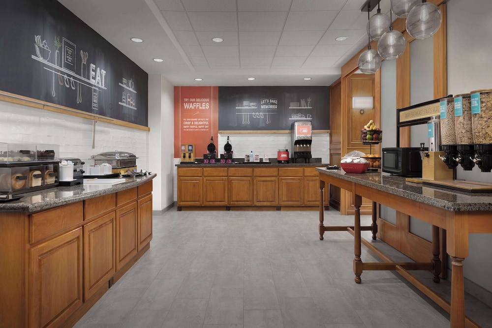 Hampton Inn Waterloo Cedar Valley - photo 45