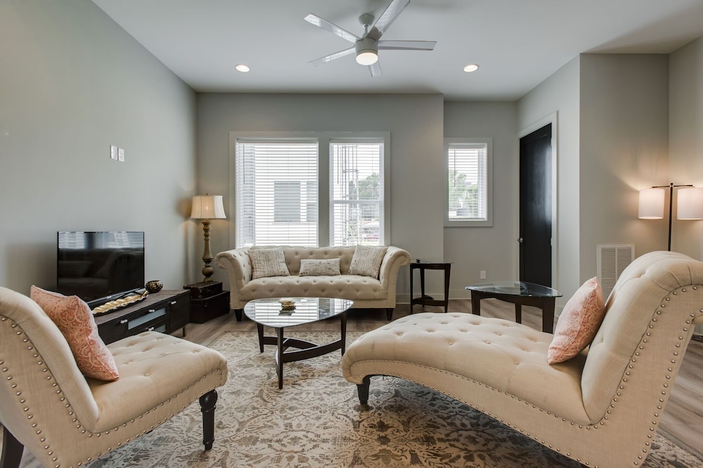 Harmony Highrise — 4-Star Luxury Hotel in Nashville, United States
