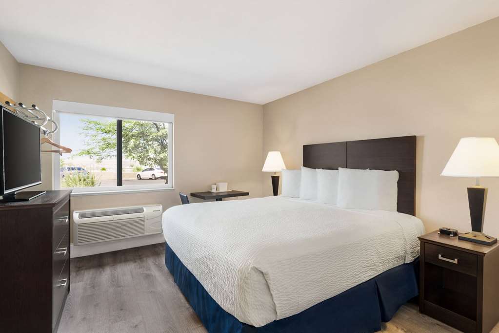 Travelodge by Wyndham Lake Havasu - photo 9