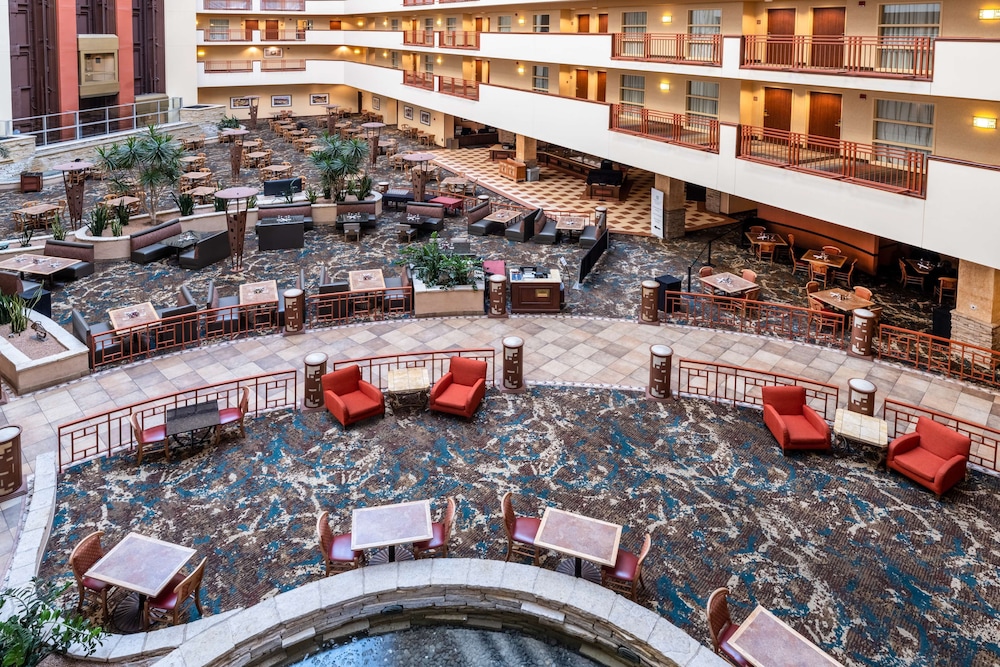 Embassy Suites by Hilton Albuquerque - photo 2