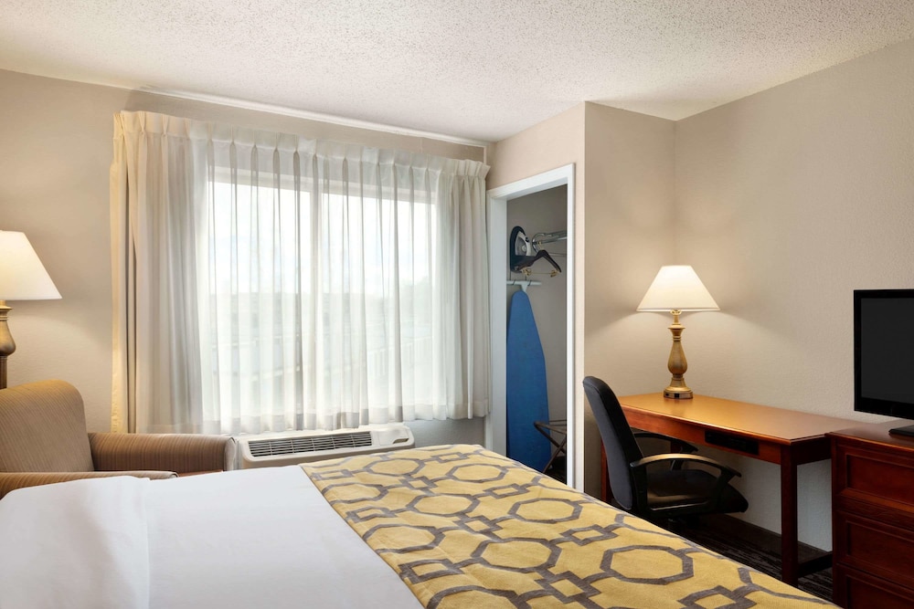 Baymont by Wyndham Springfield I 44 - photo 8