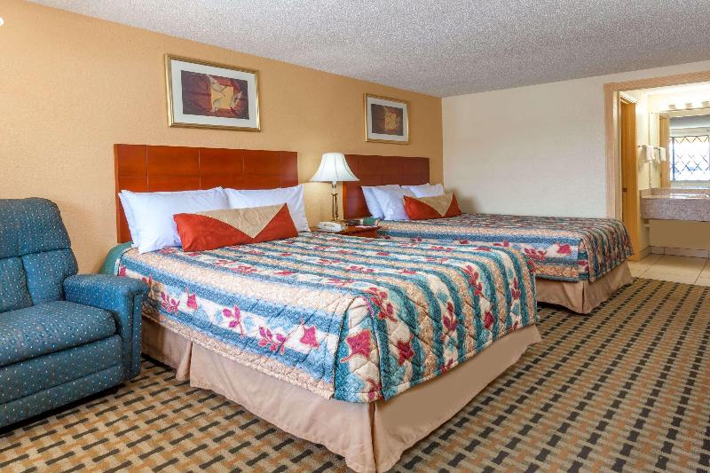 Knights Inn Seymour - photo 20