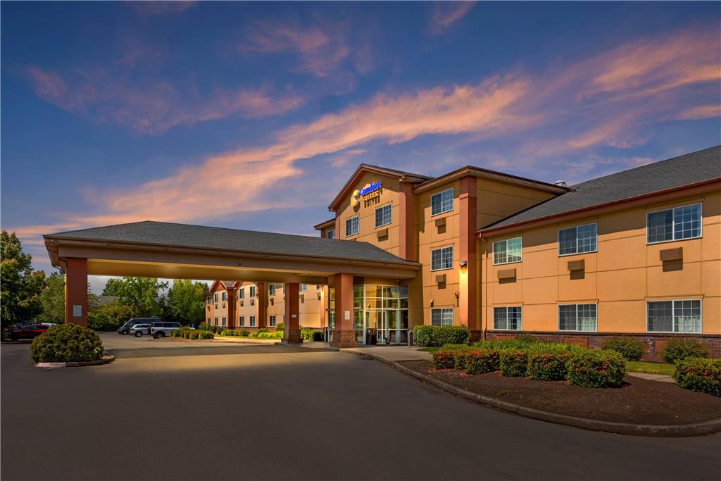 Comfort Suites Salem - photo 6