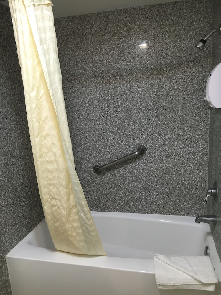 Riverside Inn & Suites - photo 32