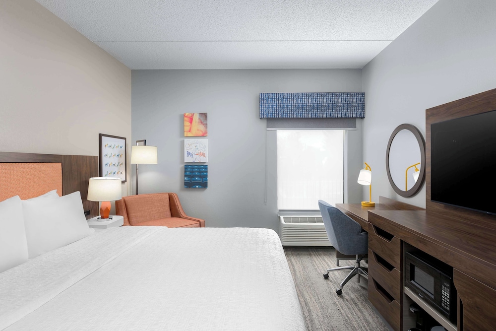 Hampton Inn Louisville Airport - photo 10